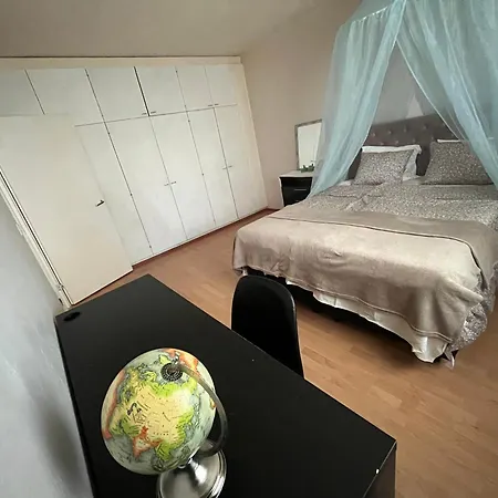 Spacious Two In Apartment