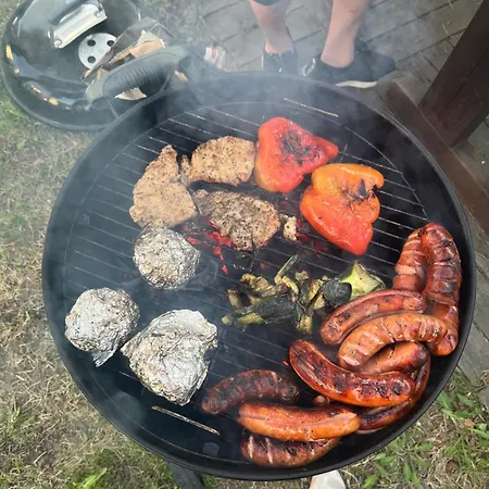 Spacious Two In Apartment *